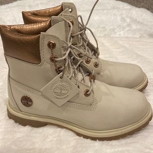 Timberland women’s waterproof Waterville boot. Off white/ cream and rose gold